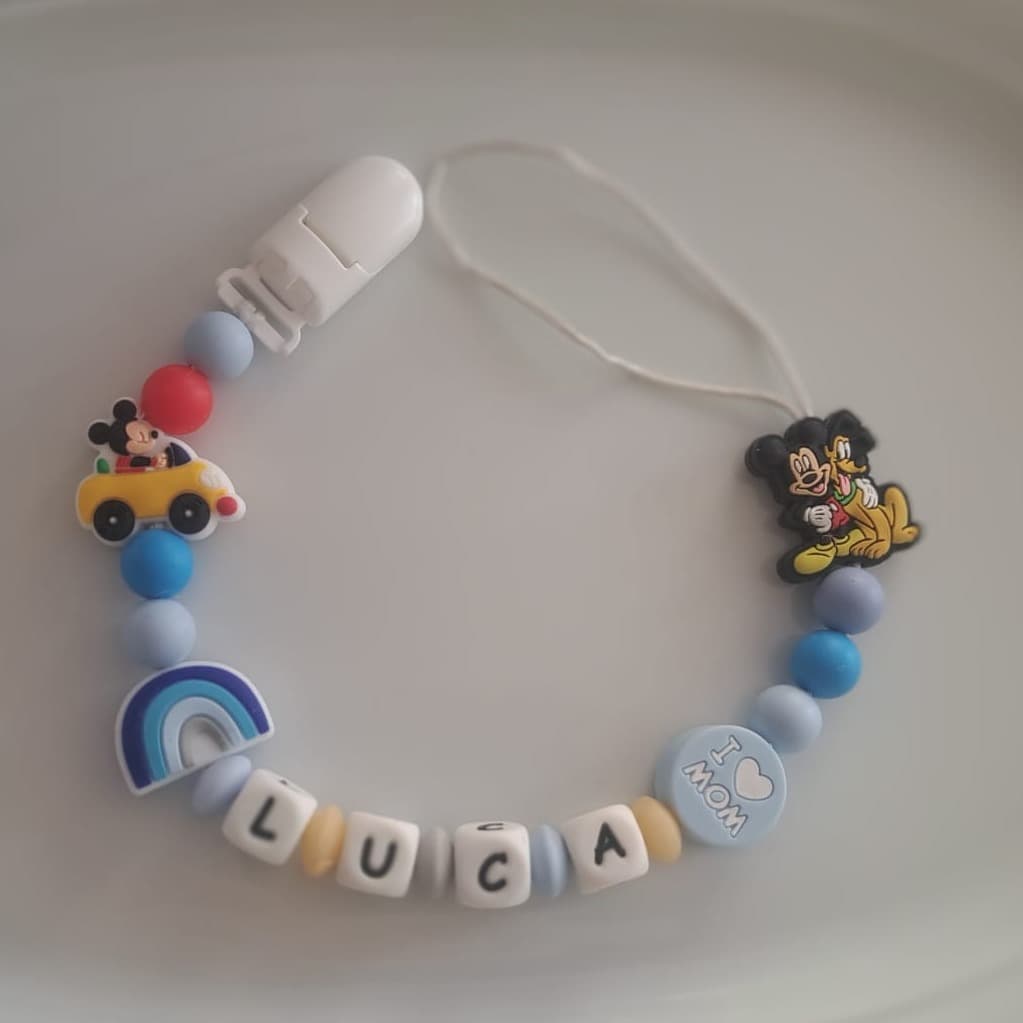 Mașinuța rapidă – lănțișor de suzetă personalizat cu nume