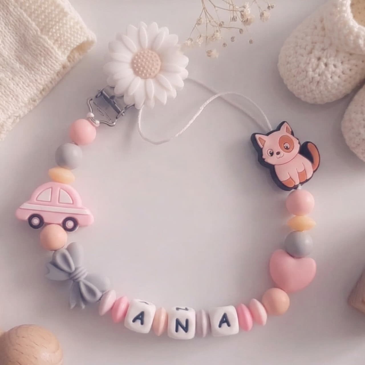 Viteza Veselă – lănțișor de suzetă personalizat cu nume